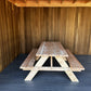 Picknicktafel Lindor van Douglashout onder een overkapping