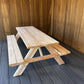 Picknicktafel Lindor van Douglashout onder een overkapping