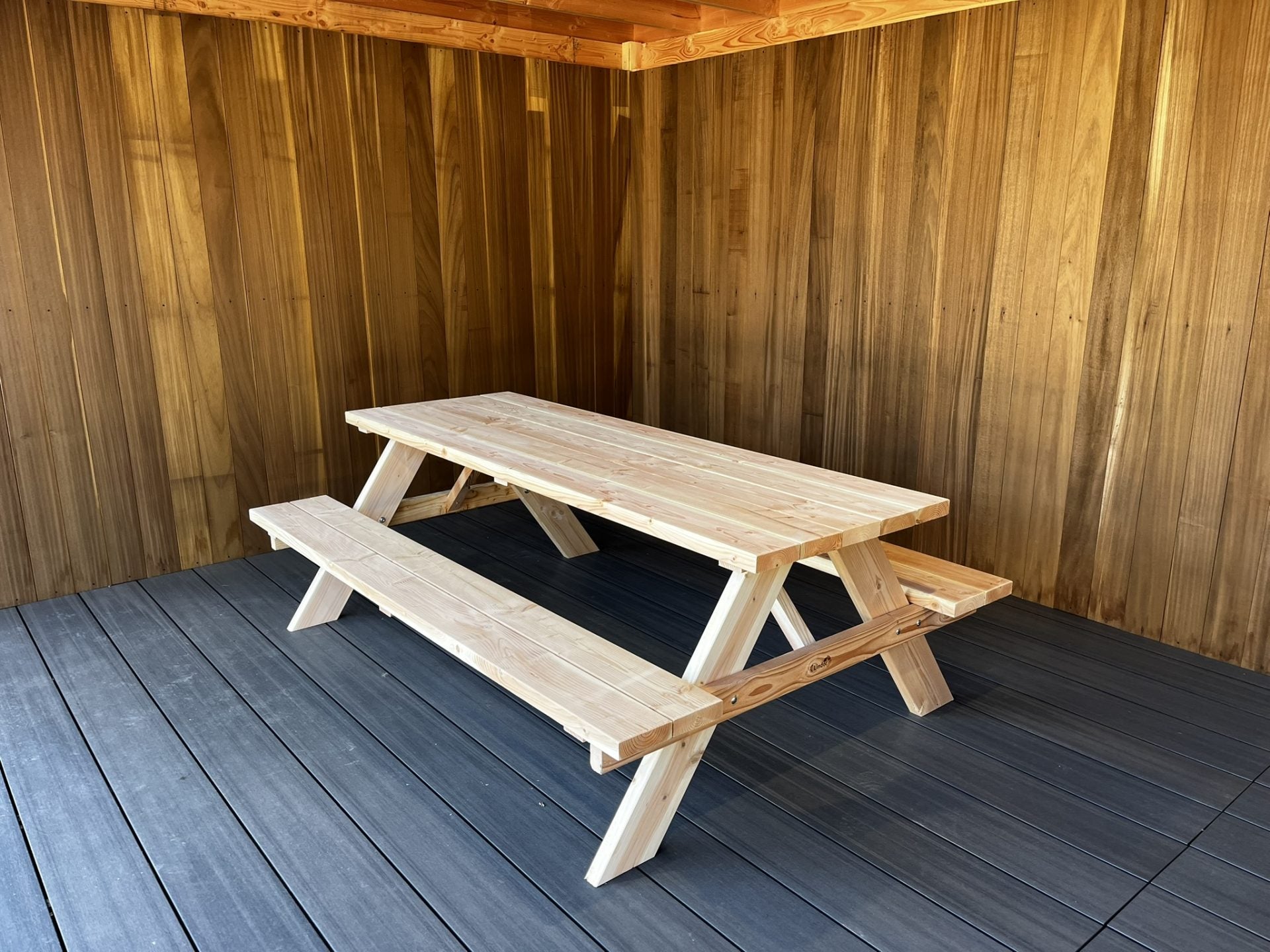 Picknicktafel Lindor van Douglashout op het terras