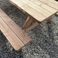 Picknicktafel Lindor van Douglashout, zijaanzicht in de tuin