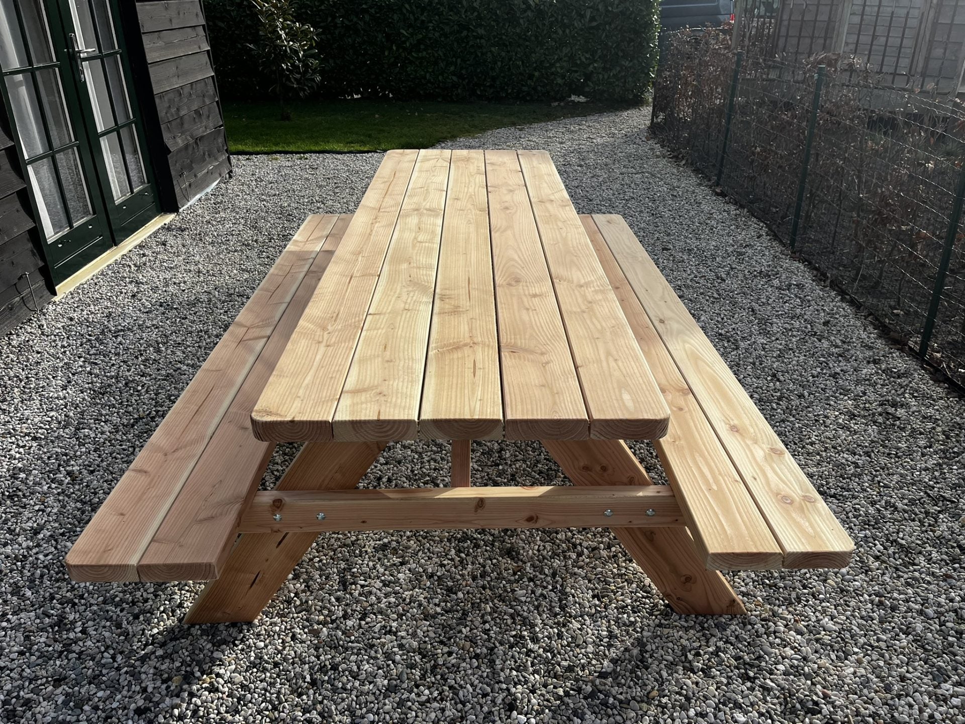 Picknicktafel Lindor van Douglashout in de tuin