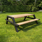 Picknicktafel Noir van Douglashout in de tuin, zijaanzicht